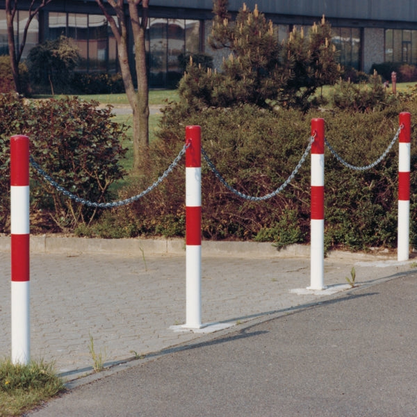 Traffic Line Minder B Cast In Red White In Situ With Chain Links